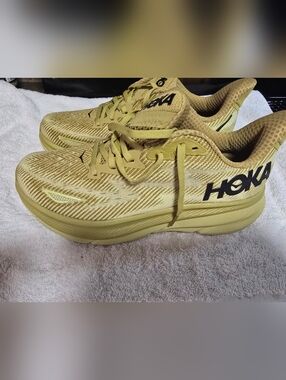 Hoka Yellow Clifton 9 Shoes Womens 9